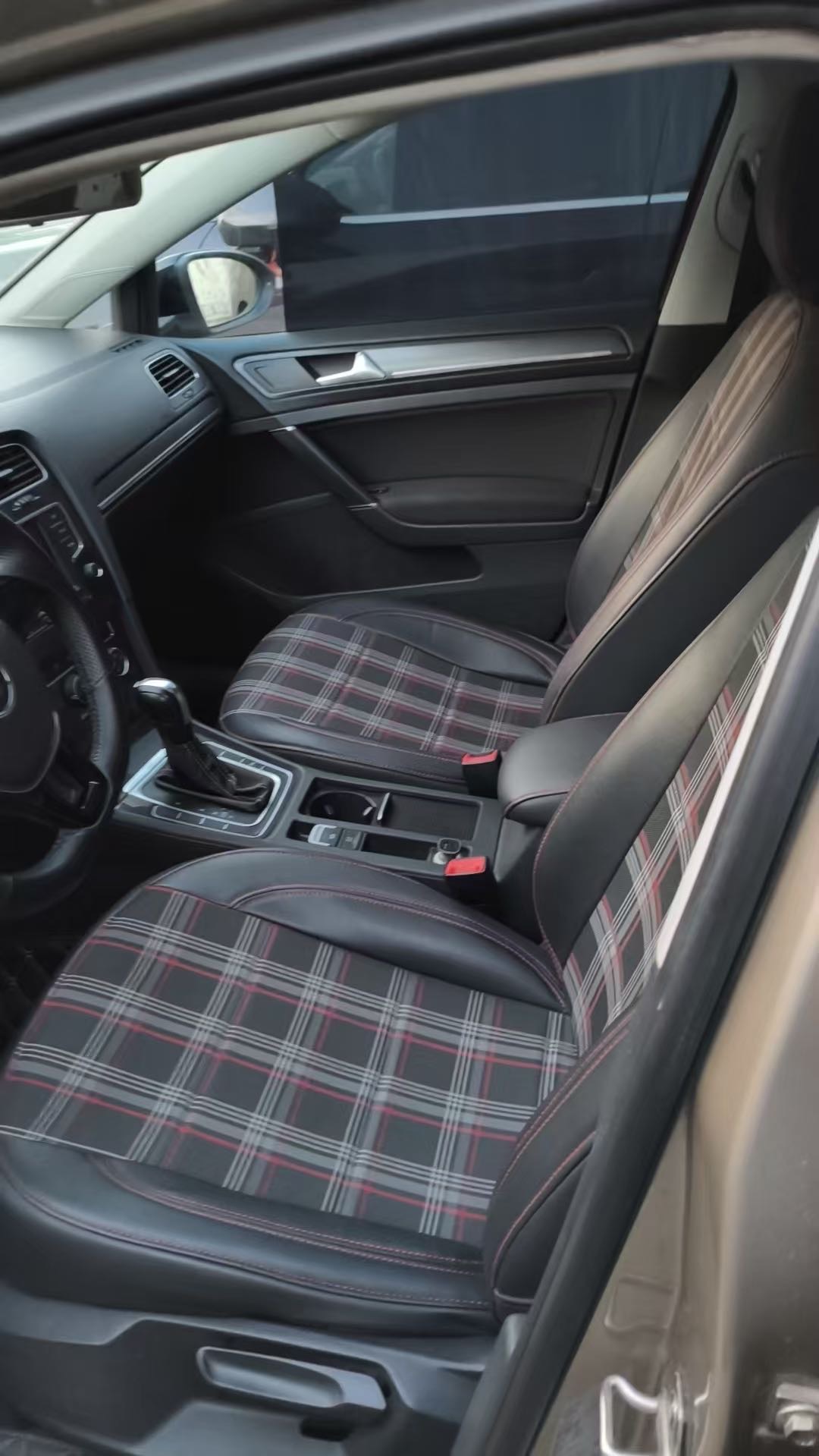 Volkswagen Golf 2017 car image #6