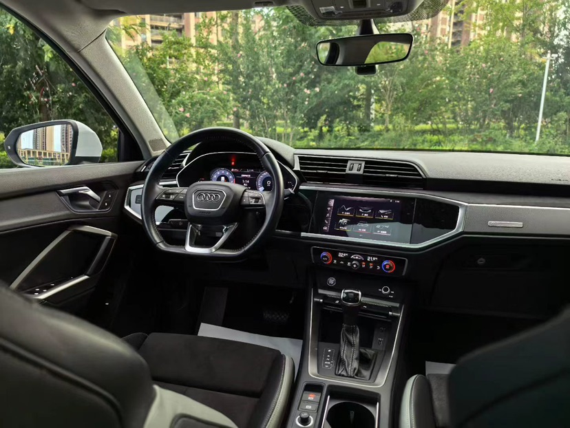 Audi Q3 2020 car image #8