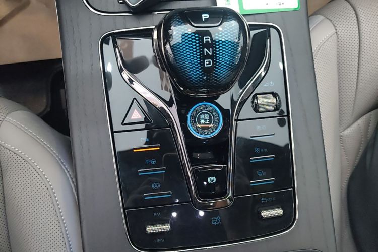 BYD Han 2025 car image #14