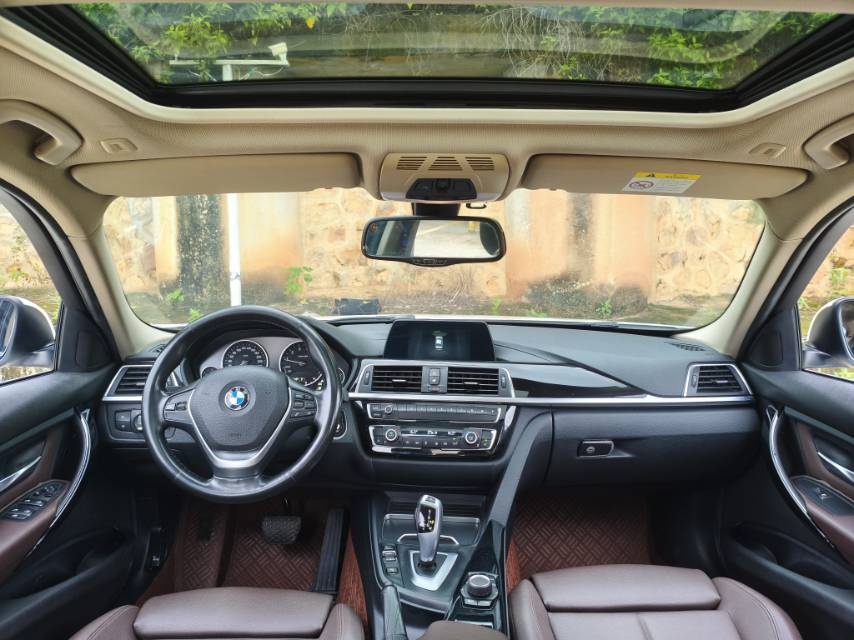 BMW 3 Series 2018 car image #8