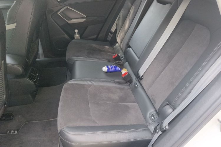 Audi Q3 2019 car image #19
