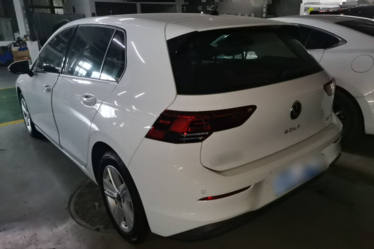 Volkswagen Golf 2023 car image #5
