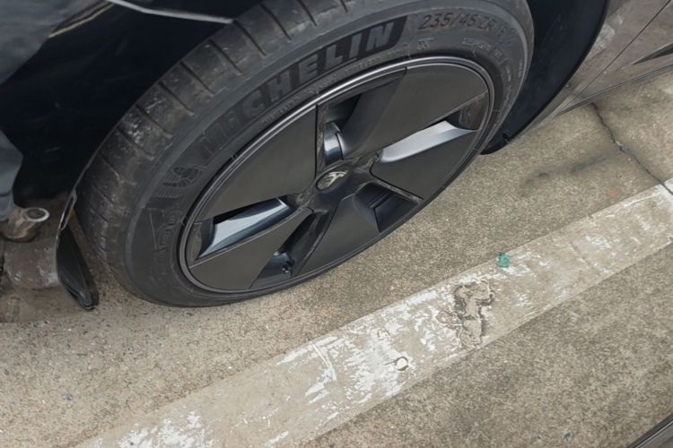 Tesla Model 3 2023 car image #9