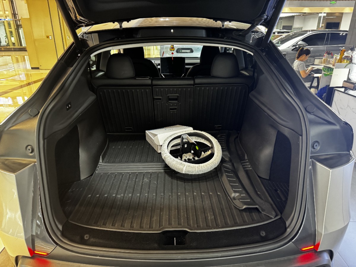 Tesla Model Y 2025 #7 Tesla Model Y 2025 car image #7