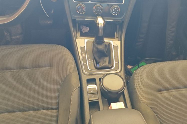 Volkswagen Golf 2020 car image #14
