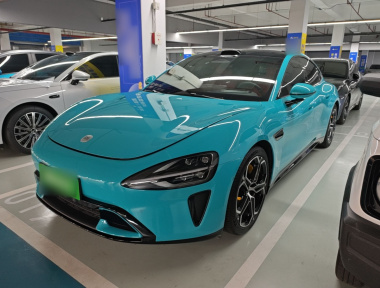 MI SU7 2024 immagine di auto 
