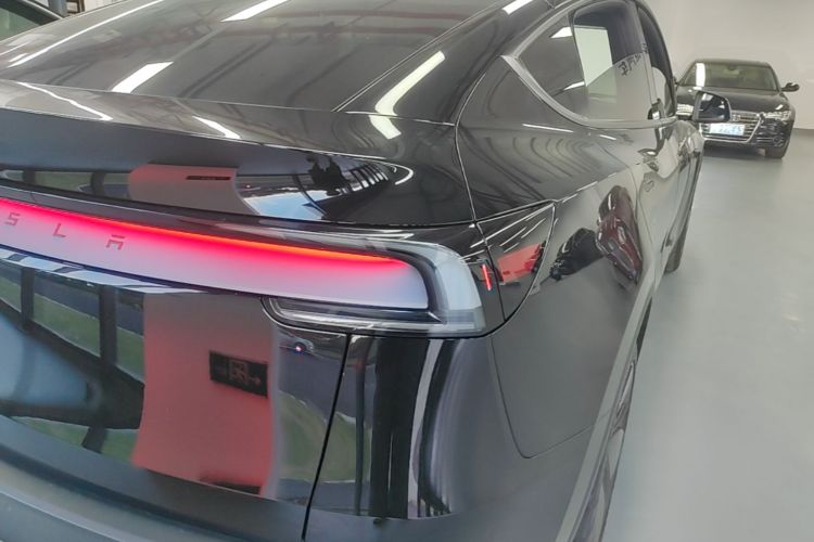 Tesla Model Y 2026 #8 Tesla Model Y 2026 car image #8