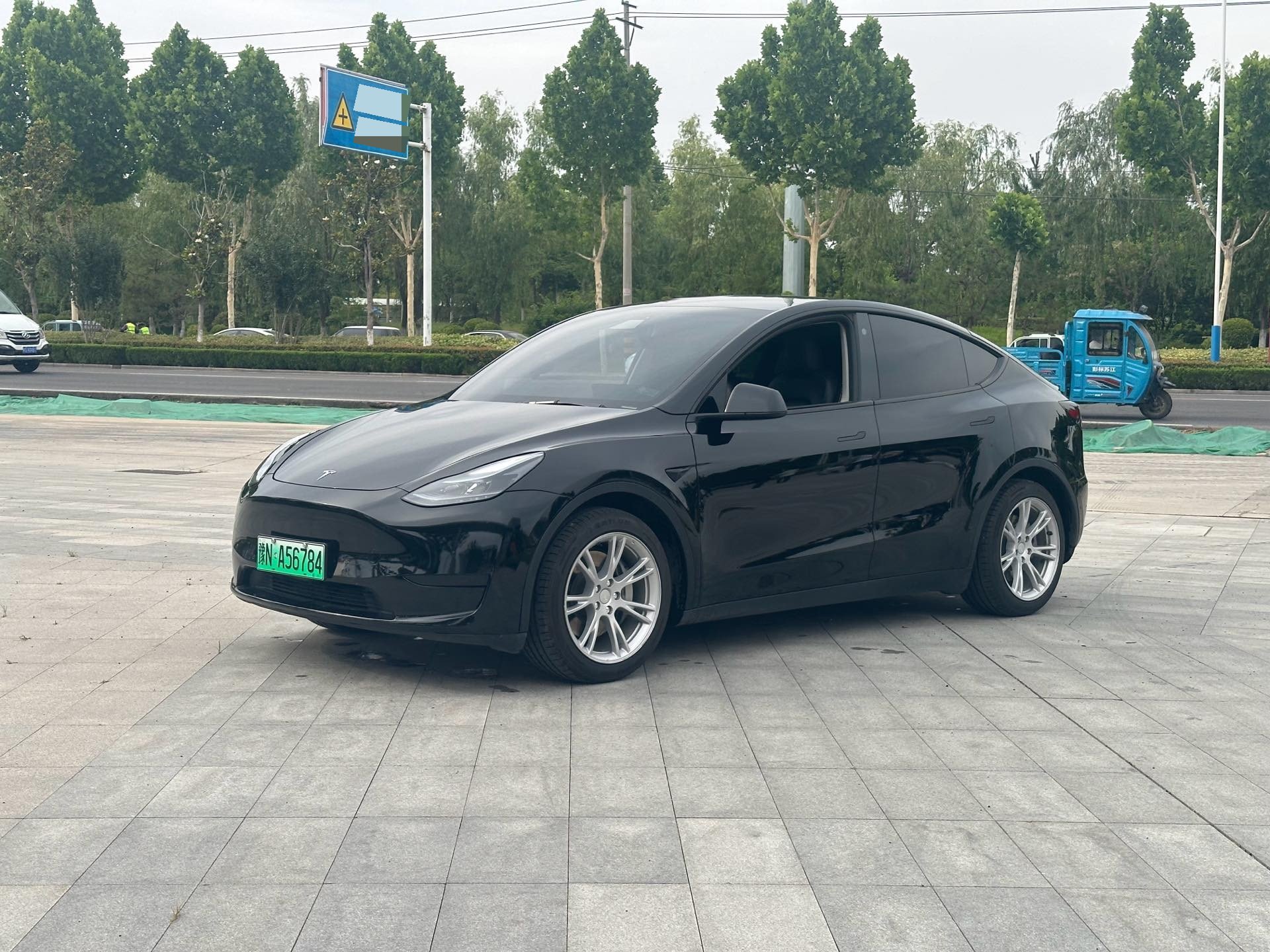Tesla Model Y 2023 Tesla Model Y 2023 car image