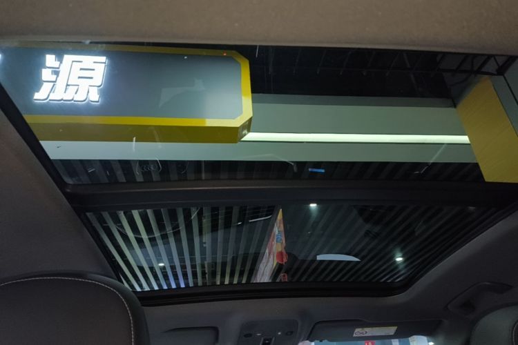 Audi Q3 2024 car image #18