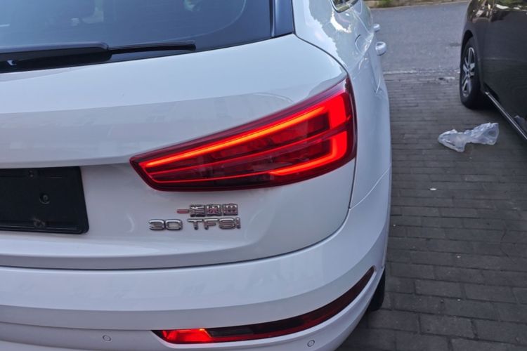 Audi Q3 2016 car image #8