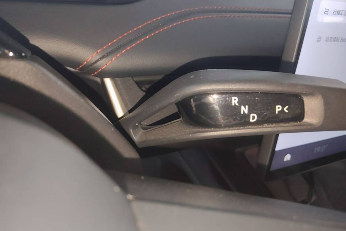 MI SU7 2024 imagen de coche #15