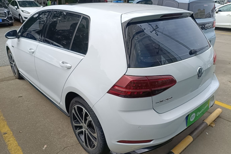 Volkswagen Golf 2018 car image #5