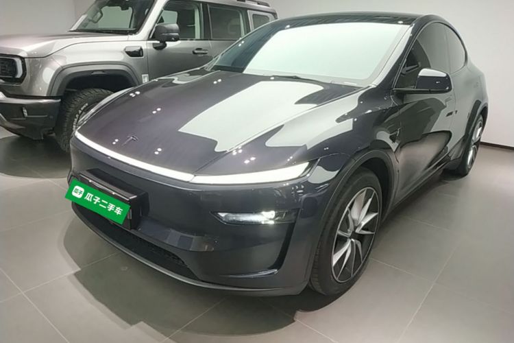 Tesla Model Y 2025 immagine di auto #2