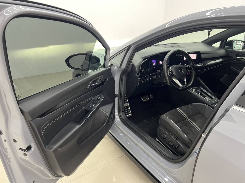 Volkswagen Golf 2023 car image #9