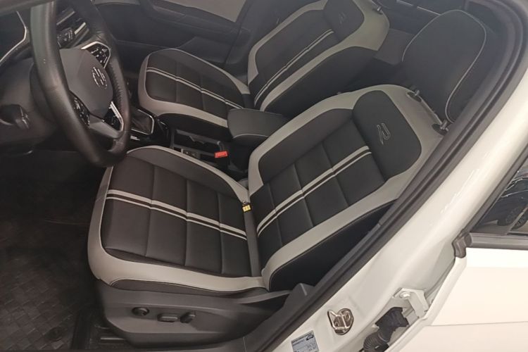 Volkswagen T-Roc 2024 car image #19