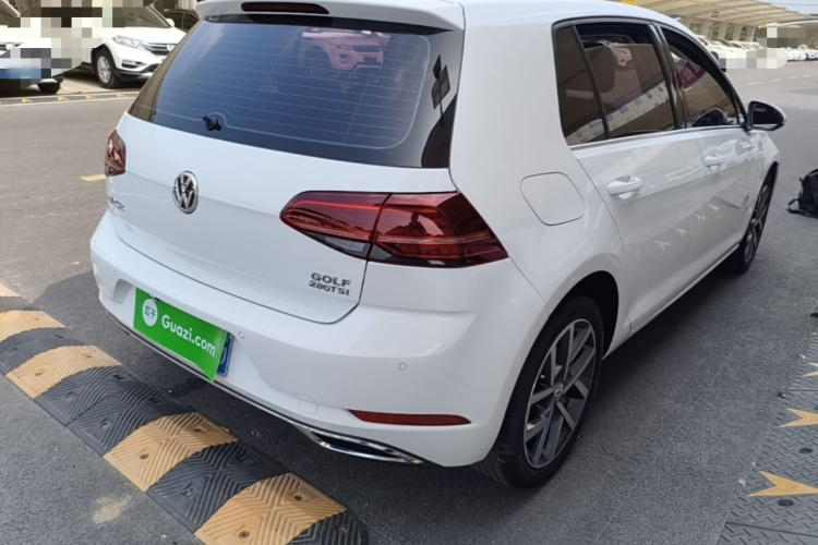 Volkswagen Golf 2018 car image #7