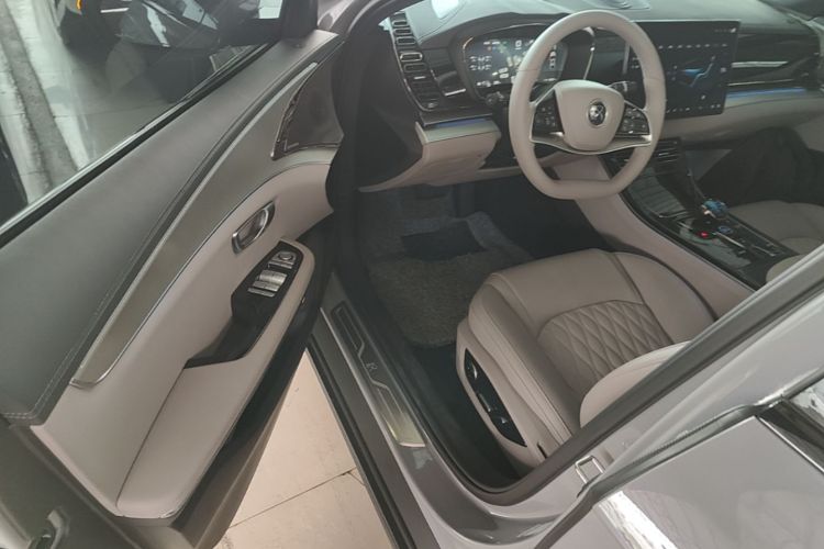 BYD Han 2025 car image #12