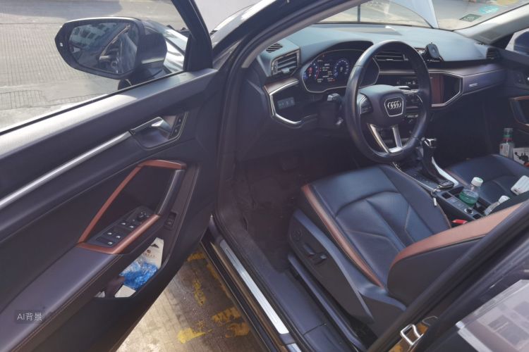 Audi Q3 2019 car image #18