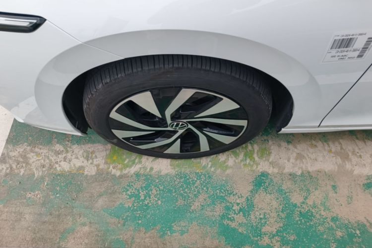 Volkswagen Golf 2025 car image #9