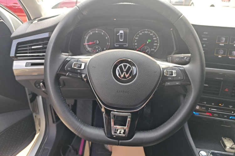 Volkswagen Bora 2022 car image #11