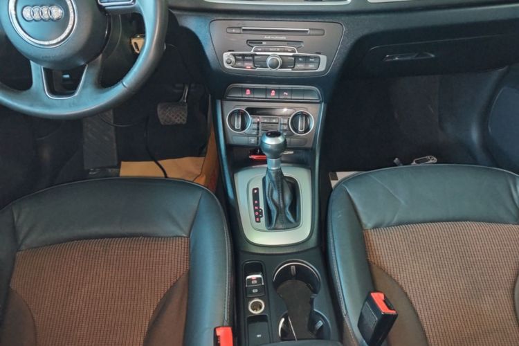 Audi Q3 2018 car image #14
