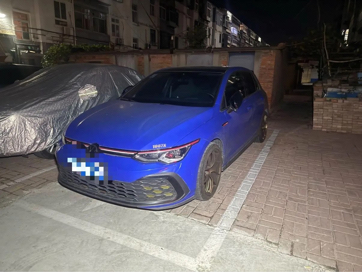 Volkswagen GolfGTI 2023 immagine di auto 