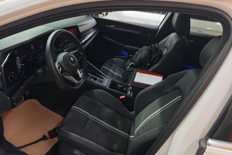 Volkswagen Golf 2022 car image #15