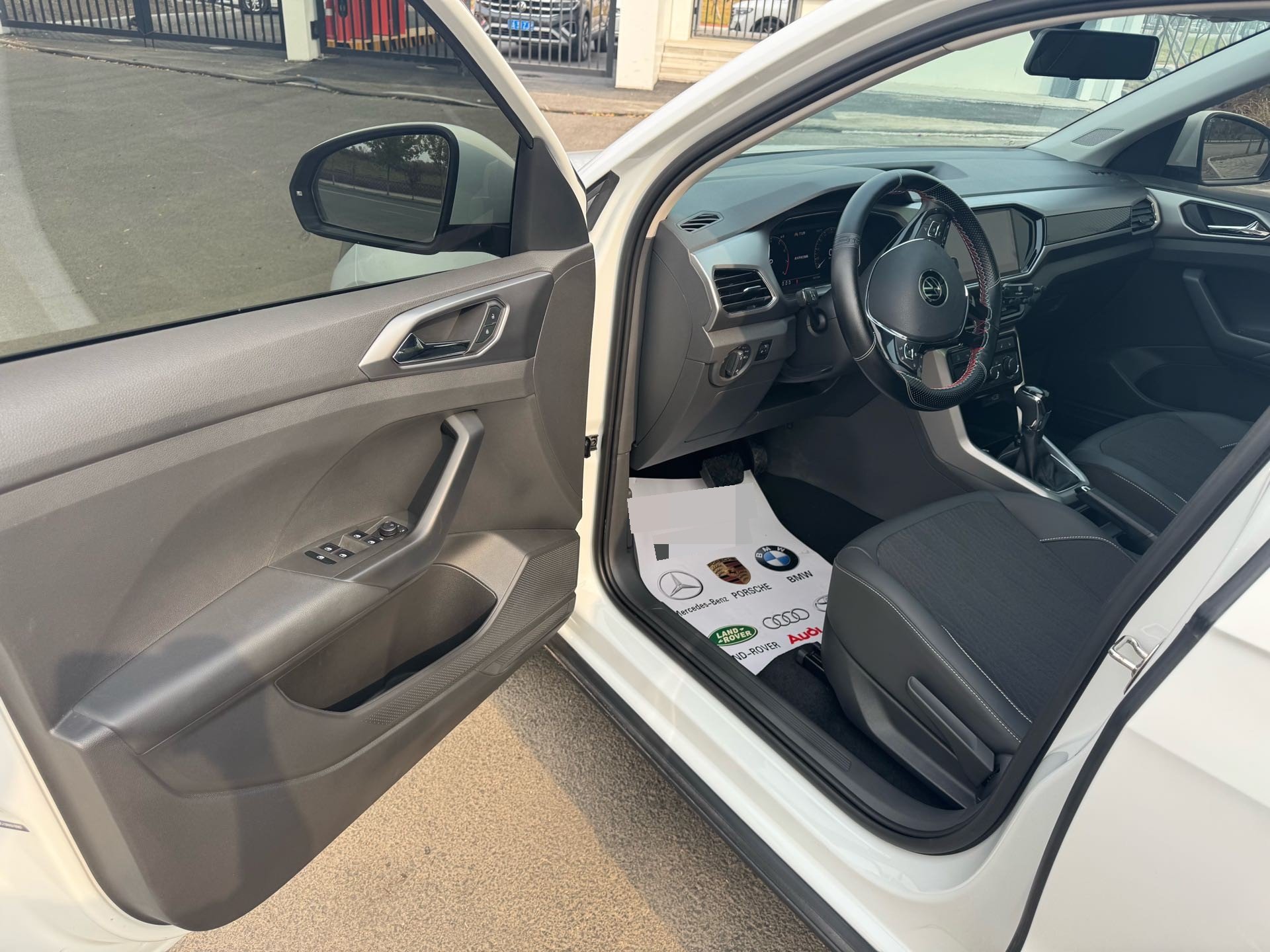 Volkswagen T-Cross 2023 car image #7