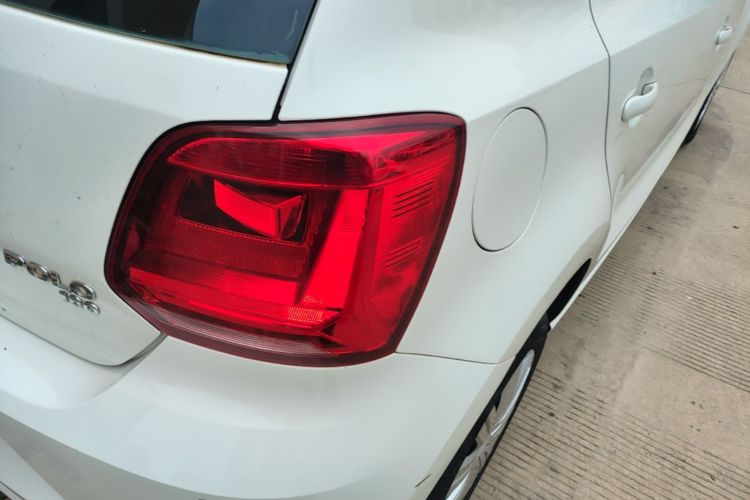Volkswagen Polo 2017 car image #8