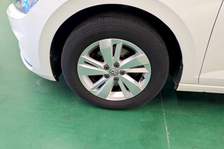 Volkswagen Polo 2020 car image #9