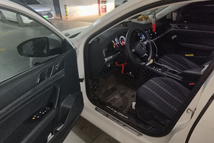 Volkswagen Lavida 2019 car image #9