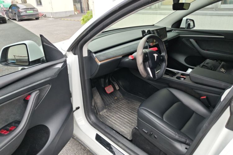 Tesla Model Y 2021 #16 Tesla Model Y 2021 car image #16