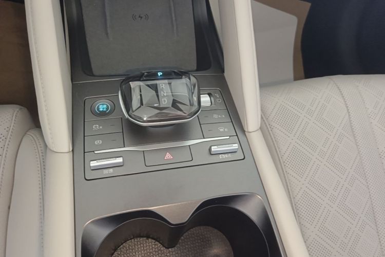 BYD YuanUP 2024 #25 BYD YuanUP 2024 immagine di auto #25
