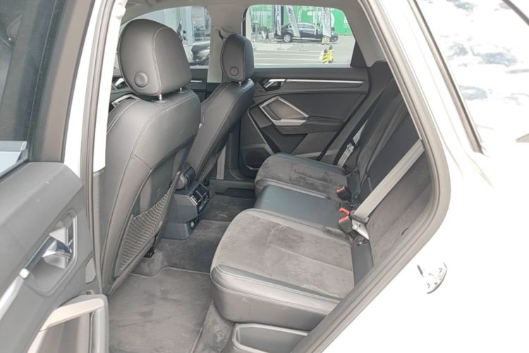 Audi Q3 2021 car image #13
