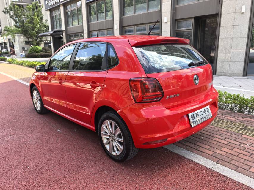 Volkswagen Polo 2015 car image #7
