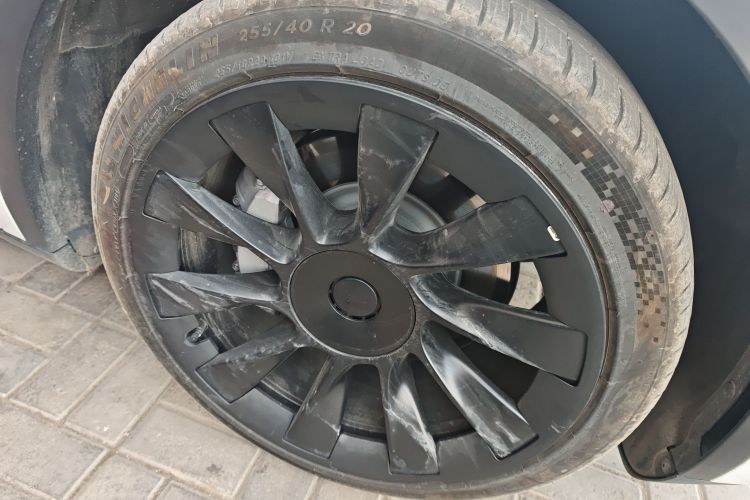 Tesla Model Y 2024 car image #9