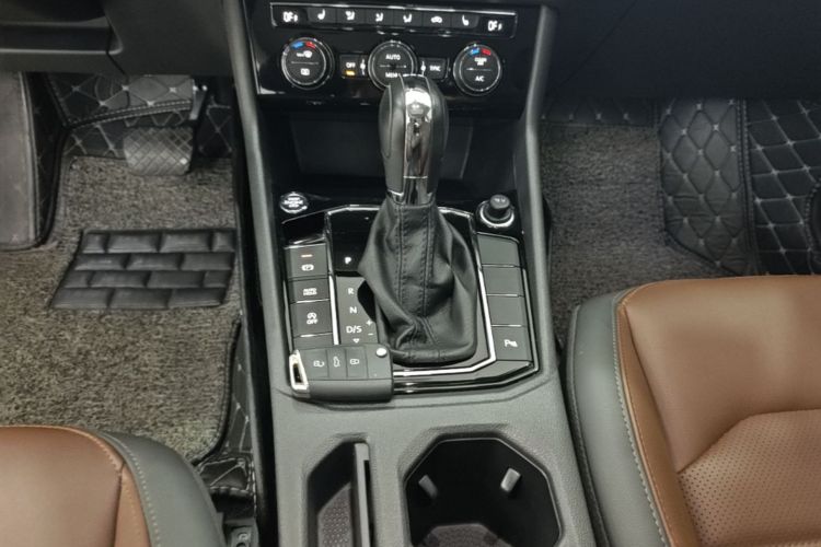 Volkswagen Lavida 2019 #14 Volkswagen Lavida 2019 car image #14
