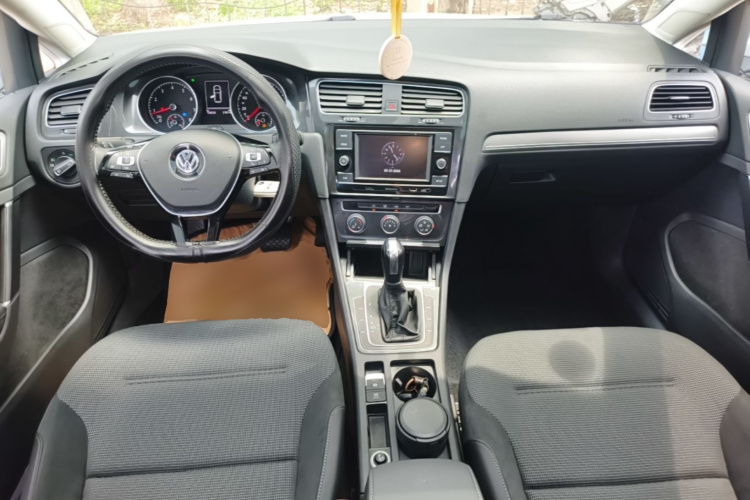 Volkswagen Golf 2018 car image #10