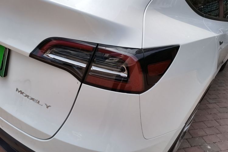 Tesla Model Y 2023 car image #8