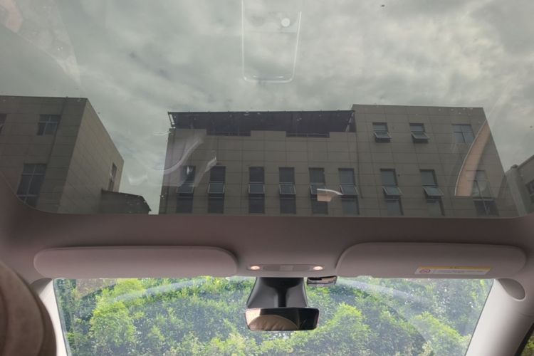 Tesla Model Y 2021 car image #18