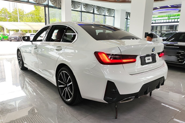 BMW 3 Series 2024 car image #5