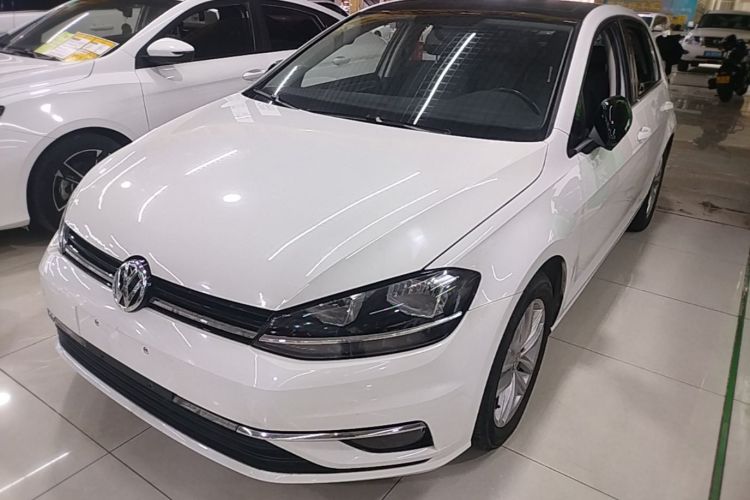 Volkswagen Golf 2018 car image #2