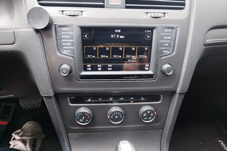 Volkswagen Golf 2015 car image #13