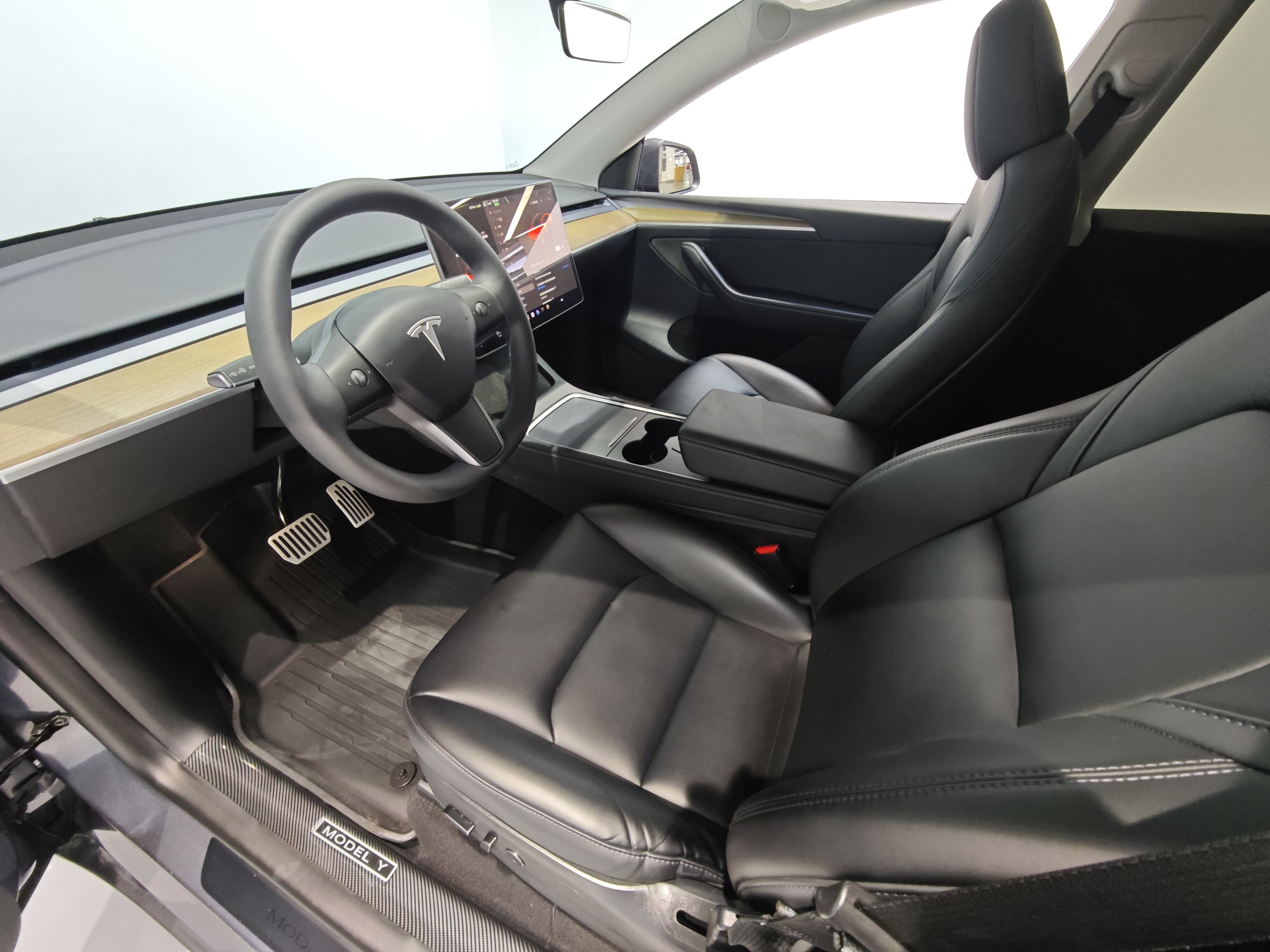 Tesla Model Y 2022 car image #9