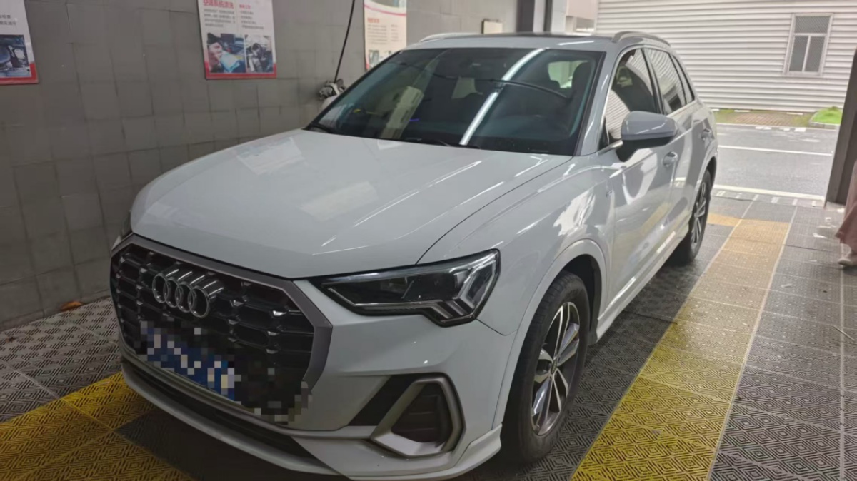 Audi Q3 2023 Audi Q3 2023 car image