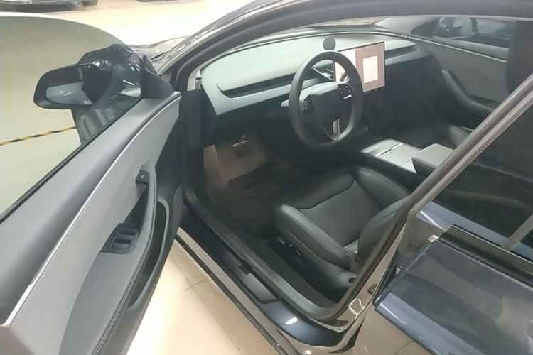 Tesla Model 3 2024 car image #16