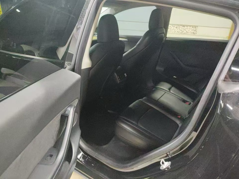 Tesla Model Y 2023 car image #3