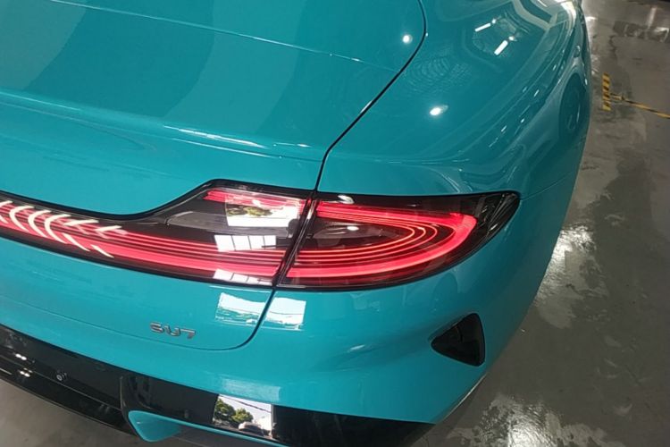 MI SU7 2025 image de voiture #8