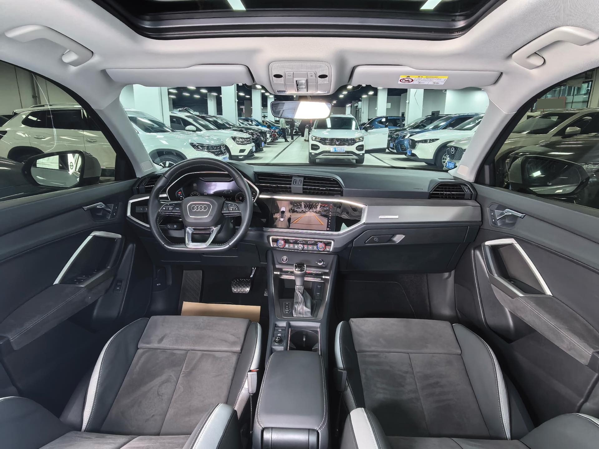 Audi Q3 2023 car image #13