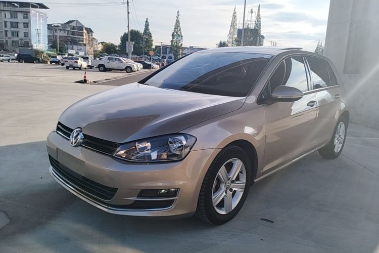 Volkswagen Golf 2017 car image #2